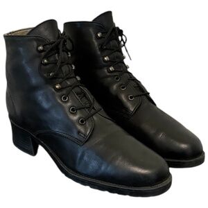 Size 7 Vintage short black genuine leather women lace up granny ankle boots.